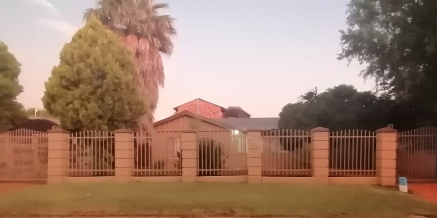 9 Bedroom Property for Sale in Brandwag Free State